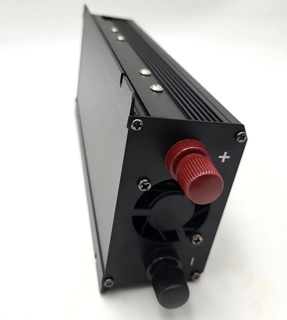 Автомобільний інвертор-перетворювач напруги 12 V-220 V з чистою синусоїдою для котла, насоса та холодильника 2000 W UKC NFA 2000D 12 V-220 V 2000 Вт - фото 4