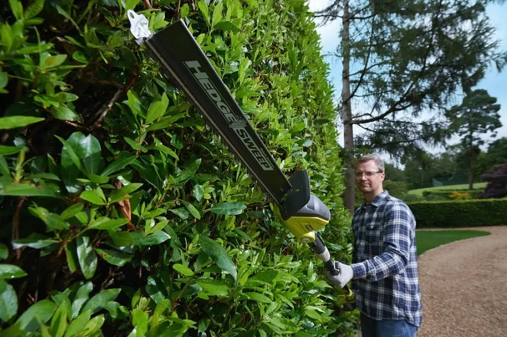 Кусторез аккумуляторный высотный ONE+ OPT1845 18В 45см шаг реза 18мм 4.2кг без АКБ и ЗП Ryobi sad0001697 - фото 4