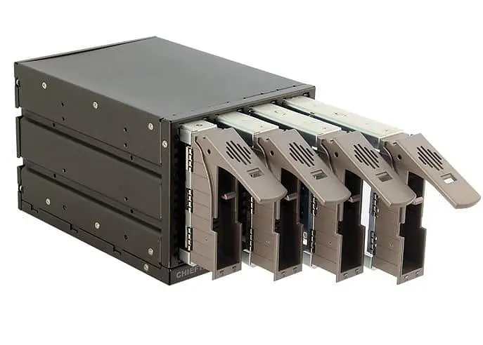Зовнішня кишеня Chieftec SST-3141SAS 3x5.25" - 4x3.5" HDDs Hot-Swap Aluminium (SST-3141SAS) - фото 2
