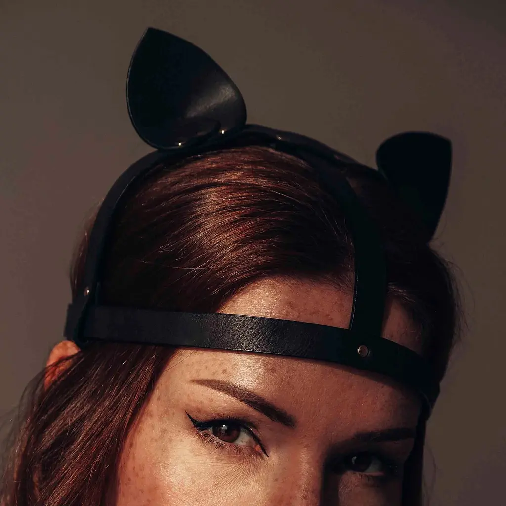 Маска Bijoux Indiscrets MAZE Cat Ears Headpiece Black кішечки - фото 3