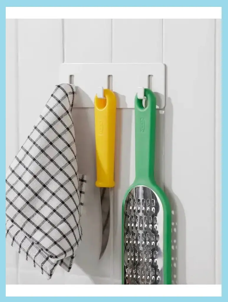 Біла самоклеюча вішалка IKEA на 3 гачки 16×2×5 см - фото 4