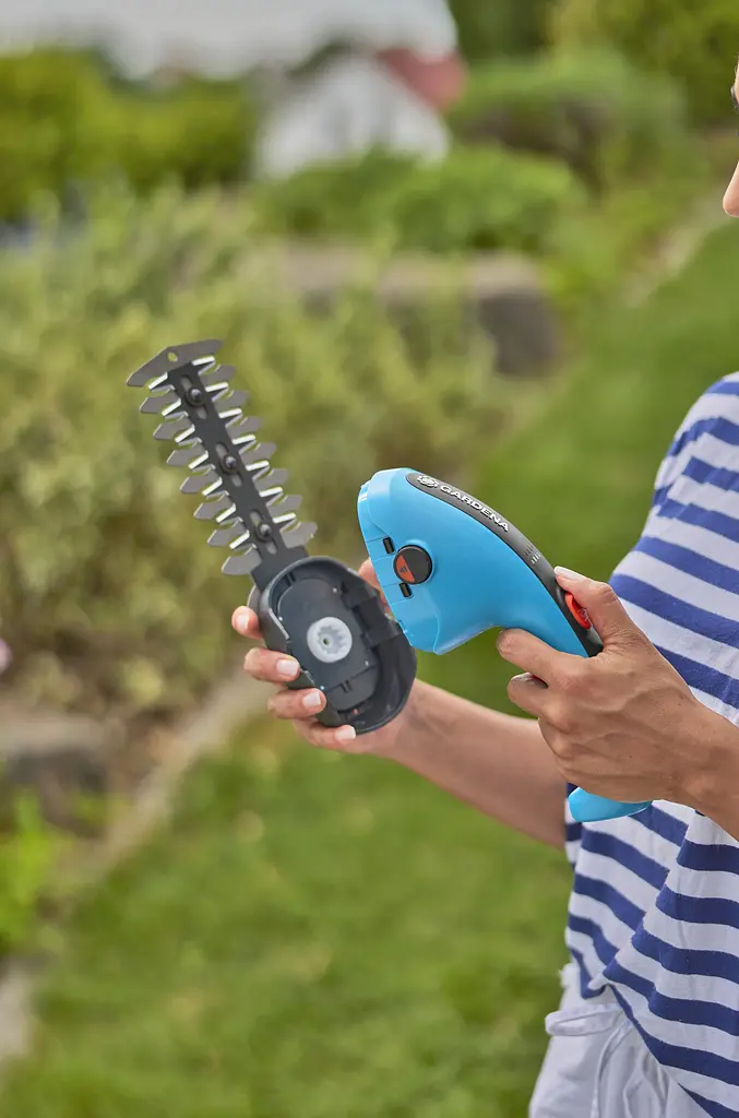 Ножиці для газонів та кущів акумуляторні Gardena ClassicCut Li Set USB-C (09885-20) - фото 6