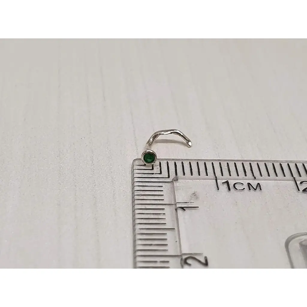 Серебряная серьга-пирсинг в нос Dear. 1024.3С Зеленый - фото 2