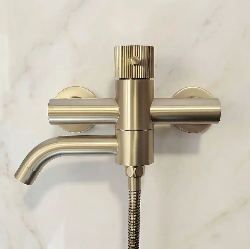 Змішувач для ванни Rea Lungo Stripe brushed gold REA-B8055 - фото 3