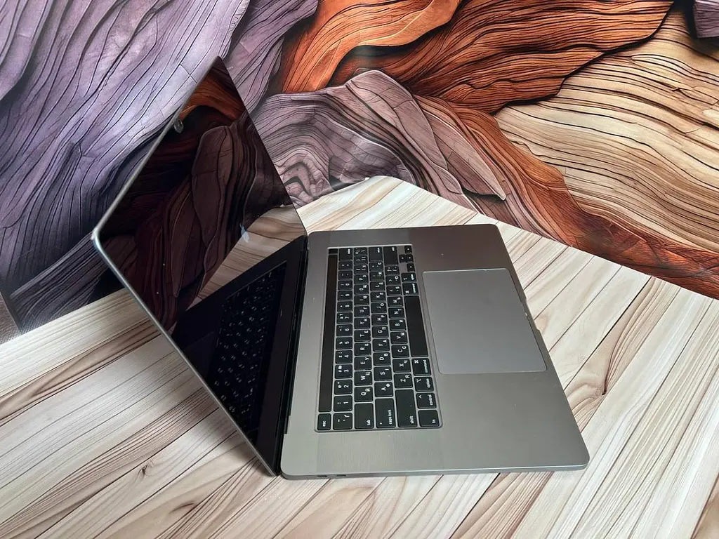 Ноутбук Apple MacBook Pro 16" i9-9880H/32/1TB (C02C7BADMD6T) Б/в - фото 4