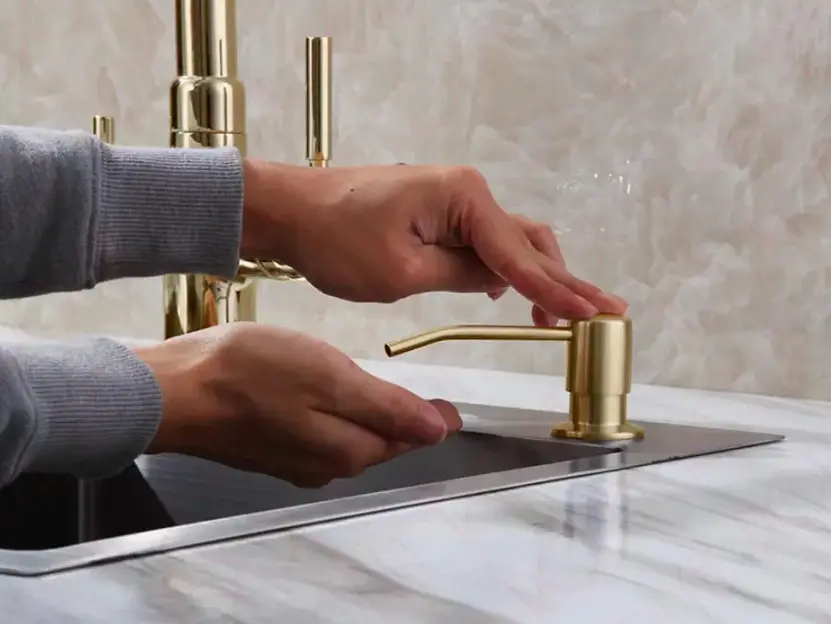 Встраиваемый диспенсер для жидкости Rea 250 мл brushed gold BAT-08001, Золотой - фото 3