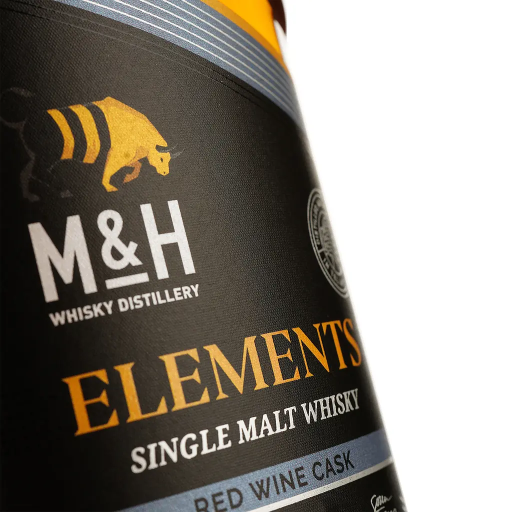 Виски M&H Elements Red Wine Cask Single Malt Whisky 46% 0.7 л в подарочной коробке - фото 4