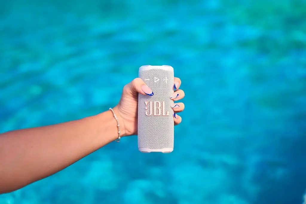 Портативна акустика JBL Grip білий (JBLGRIPWHT) (7163530) JBLGRIPWHT - фото 2