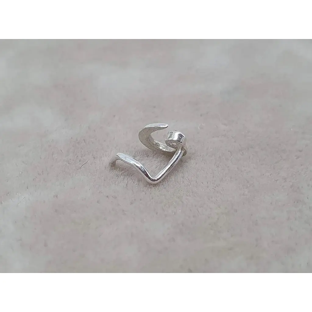 Серебряная серьга-пирсинг в нос Dear. 1051.1С - фото 3