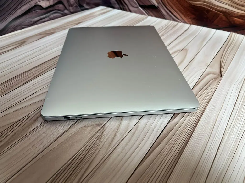 Ноутбук Apple MacBook Pro 13" 2020 i7-1068NG7/32/512 (C02GD0WBML87) Б/в - фото 5