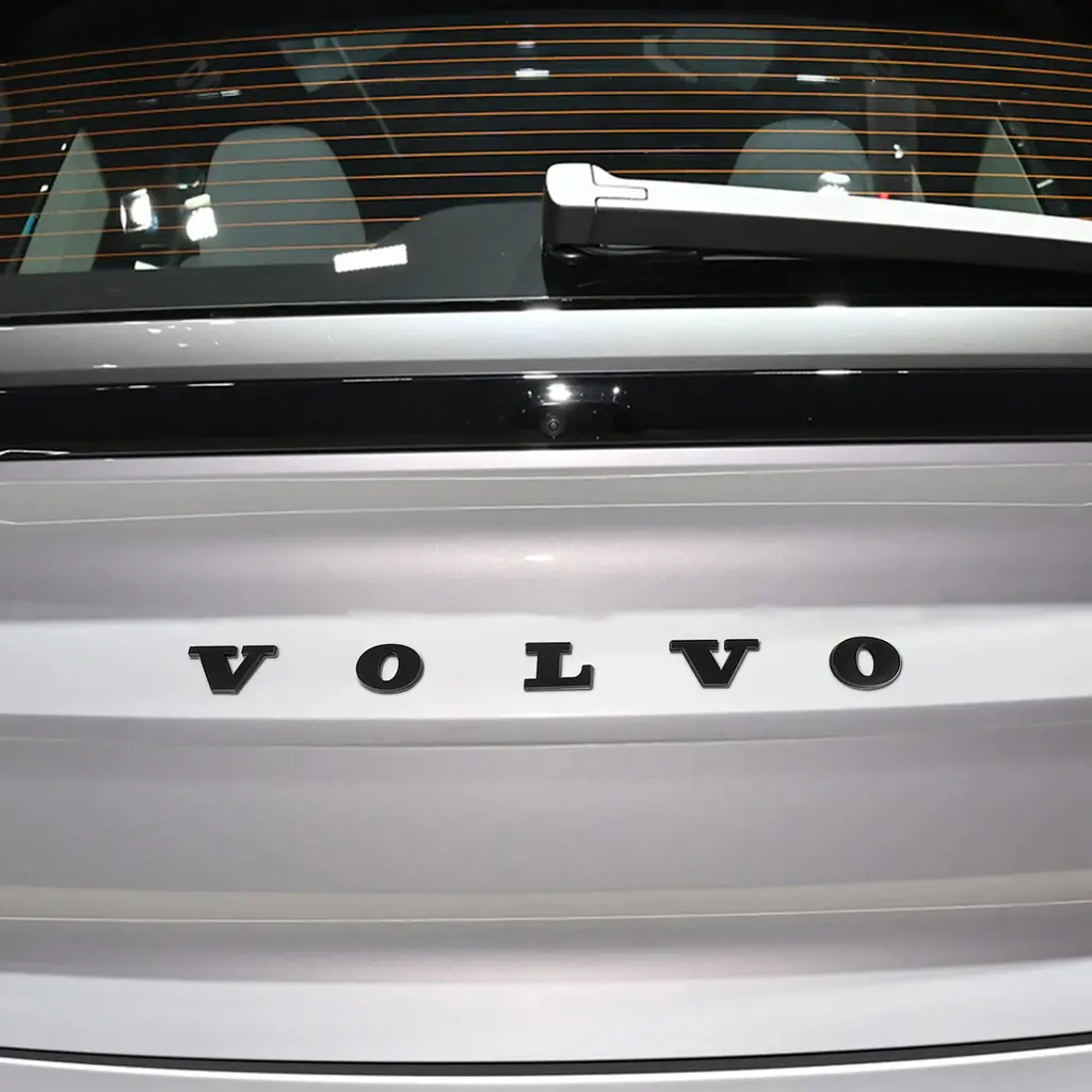 Емблема напис VOLVO чорна 537х26мм пластик (на скотчі) - фото 3