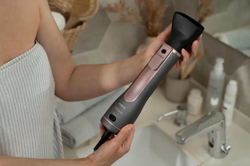 Фен-щітка Ardesto Brush Pink Touch, 1200Вт, 2 швидкості, 2 температурні режими, LED-дисплей, функція іонізації, 4 насадки, сірий+ розовий - фото 10