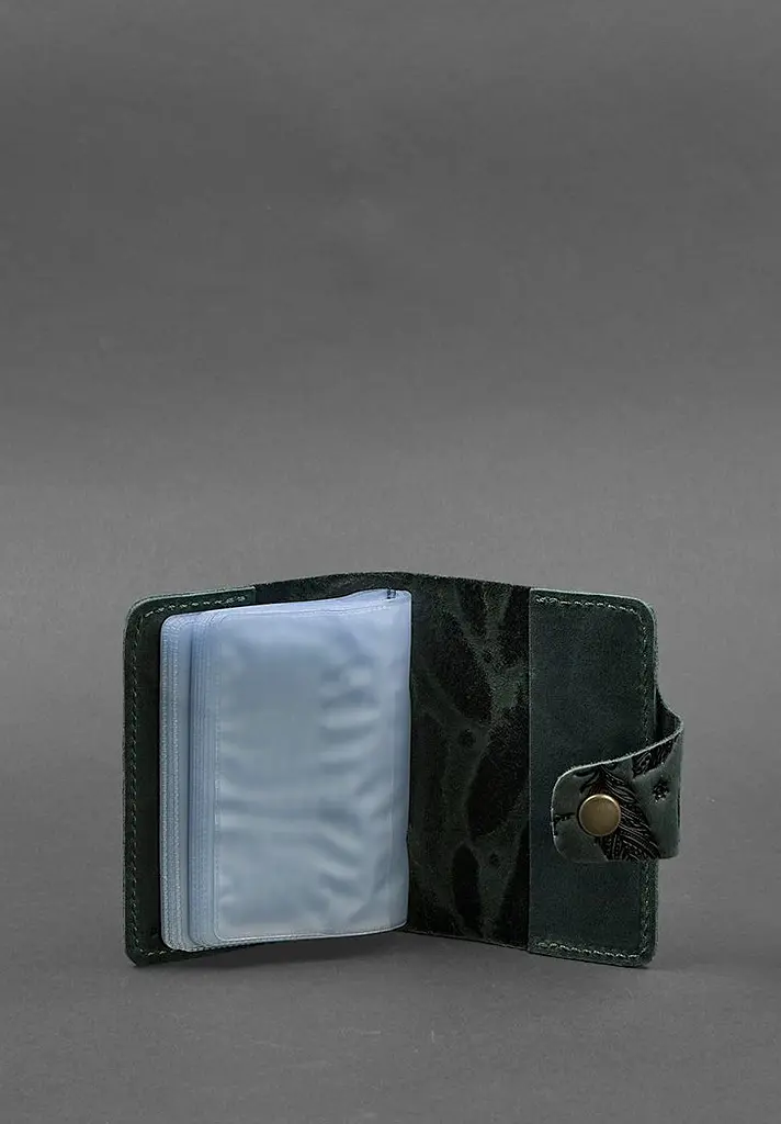 Кожаный кард-кейс 7.1 (Книжечка) зеленый с перьями Crazy Horse - фото 4