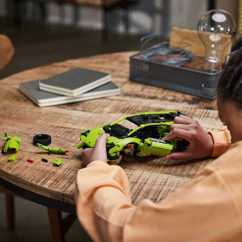 Конструктор LEGO Technic Lamborghini Huracán Tecnica, 806 деталей (42161) - фото 5