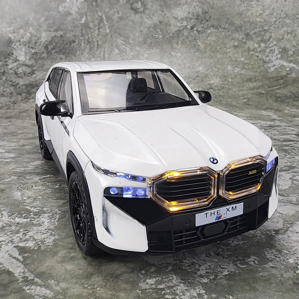 Колекційна металева модель автомобіля АвтоЕксперт BMW XM з інерцією, світлом та звуком 1:24 - фото 3