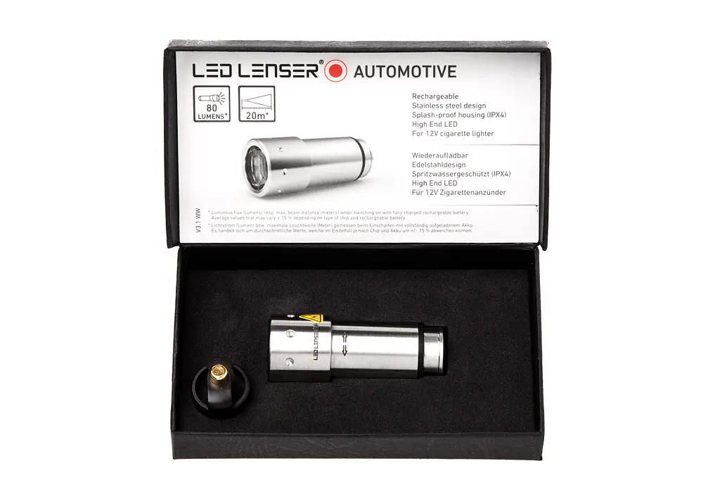 Ліхтар Ledlenser Automotive Silver заряджається - фото 8