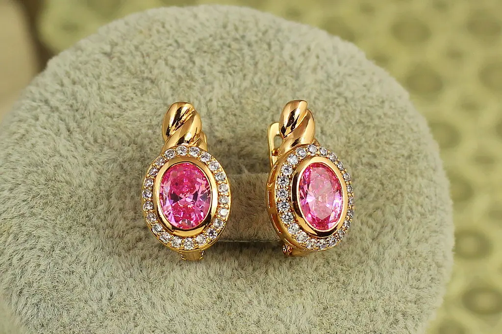 Серьги Xuping Jewelry Магический овал с розовым камнем 1.7 см золотистые - фото 2