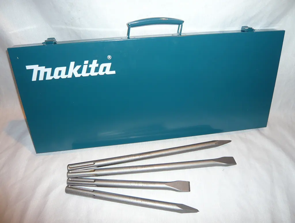 Набір зубил для перфораторів з патроном SDS-MAX в металевому кейсі Makita P-18013 - фото 5