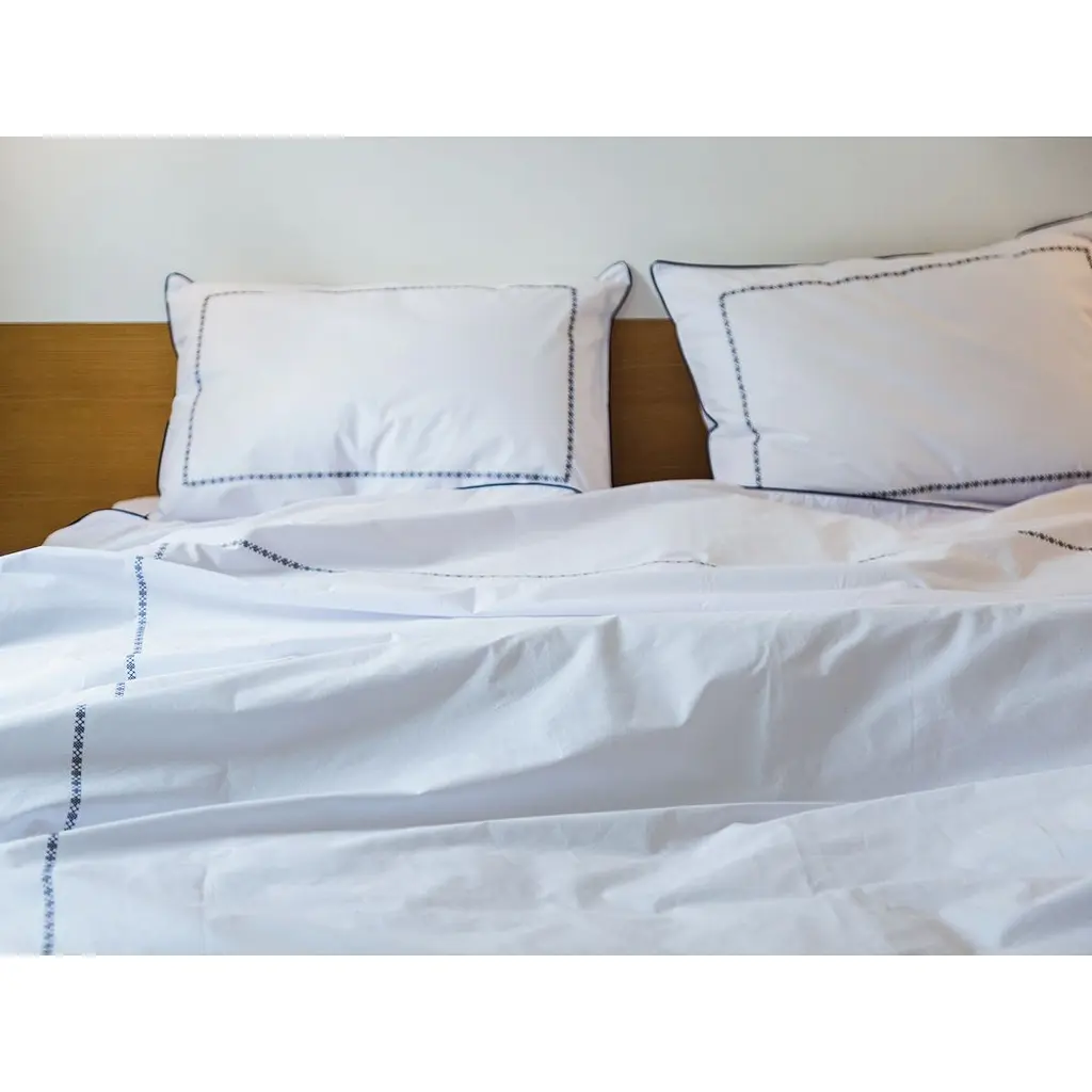 Комплект постільної білизни Ecotton Premium євро перкаль вишивка з синім кантом (25140) - фото 4