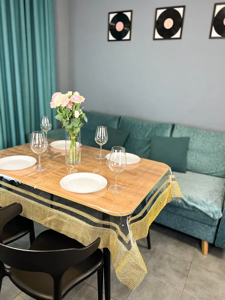 Скатерть силиконовая с золотой стразовой лентой двойной 160х100 см - фото 5