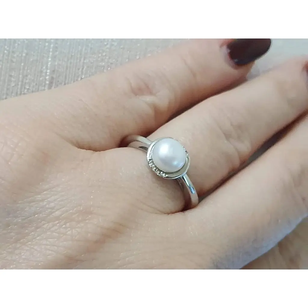 Серебряное кольцо TOP Silver с жемчугом и фианитами. 9510163Б 17,5 - фото 2