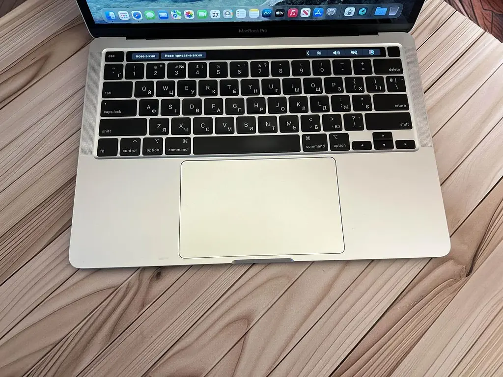 Ноутбук Apple MacBook Pro 13" 2020 i7-1068NG7/32/512 (C02GD0WBML87) Б/в - фото 2