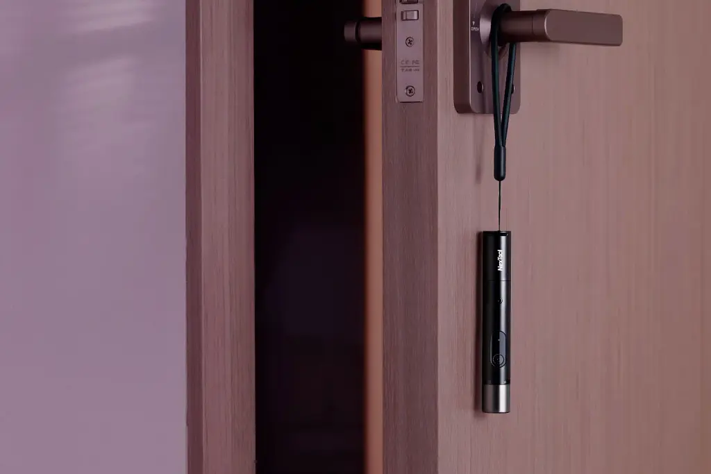 Фонарик Xiaomi Nextool Travel Anti-Spy Edition Black (NE20042) [87549] - фото 4