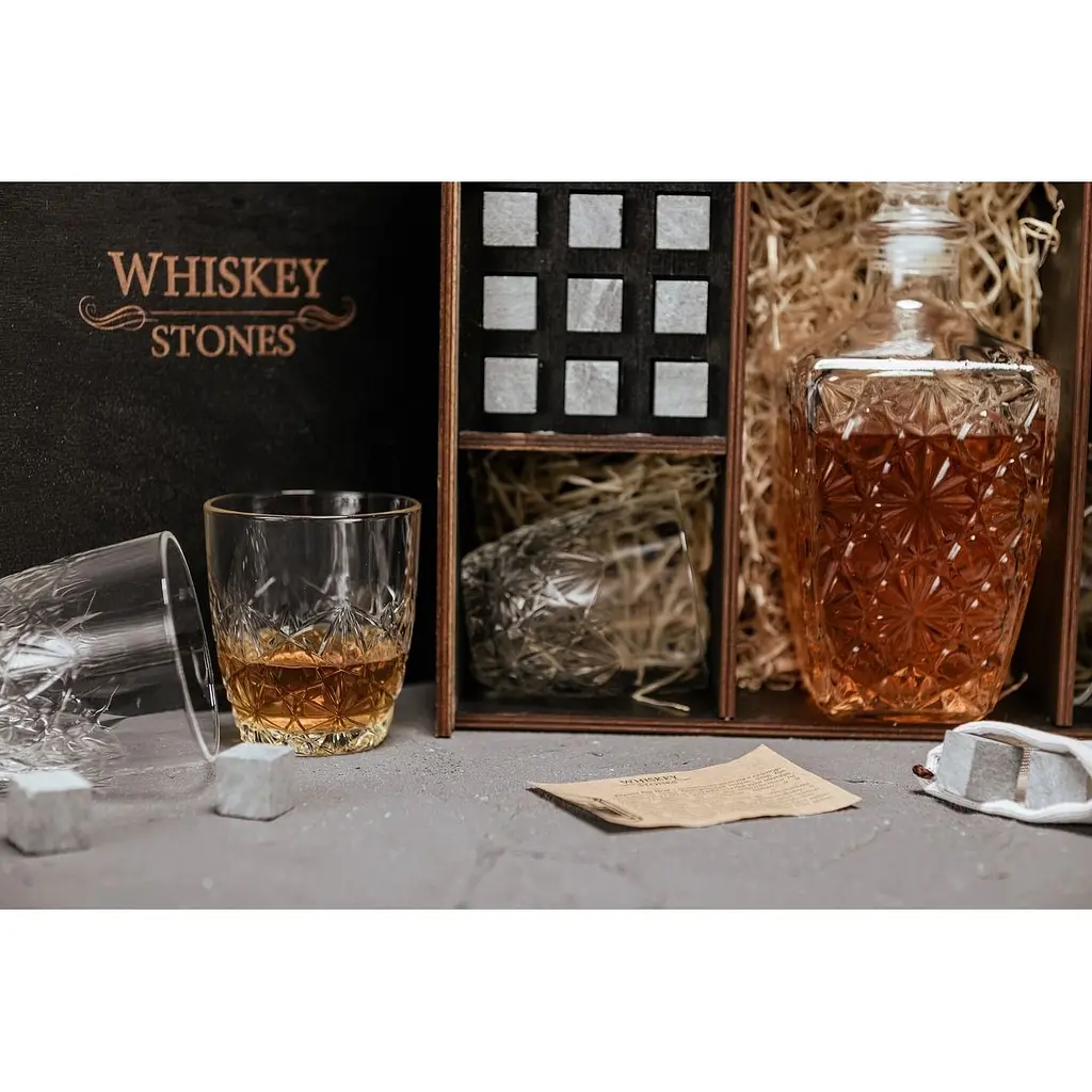 Подарунковий набір Whiskey Stones камені для віскі в дерев'яному пеналі №8 + декантер і 4 склянки Rocco Dedalo + щипці + мішечок - фото 6
