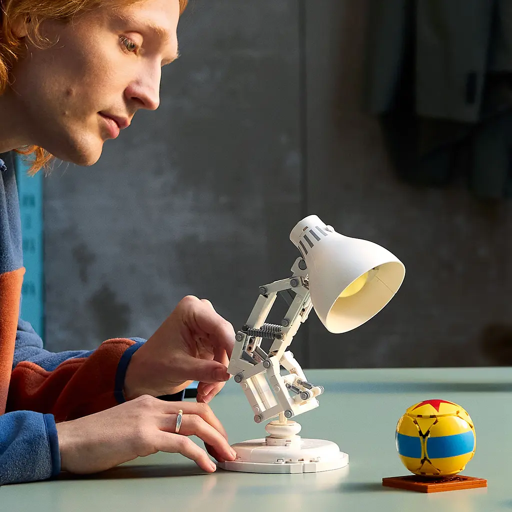 Конструктор LEGO Ideas Disney Pixar Luxo Jr. 613 деталей (21357) - фото 16