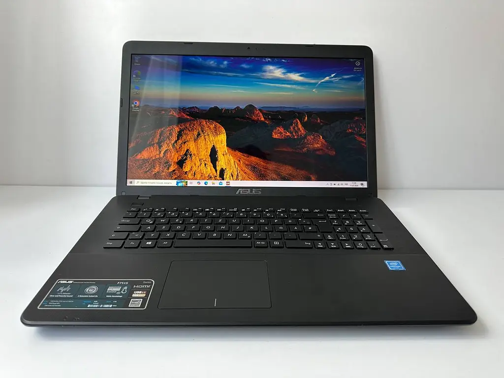 Ноутбук ASUS F751S 17.3" (Pentium N3710 / 8GB / SSD 256GB) б/в - фото 2