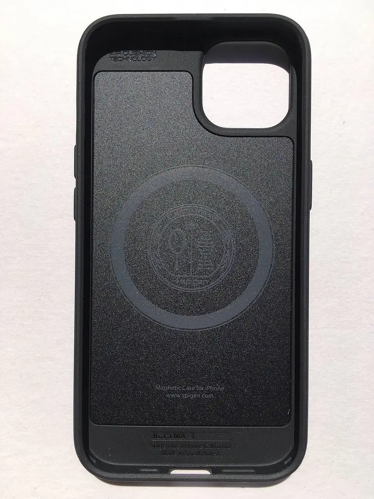 Протиударний чохол для iPhone 13/14 Spigen Core Armor MagSafe MagFit Black ACS04676 - фото 7