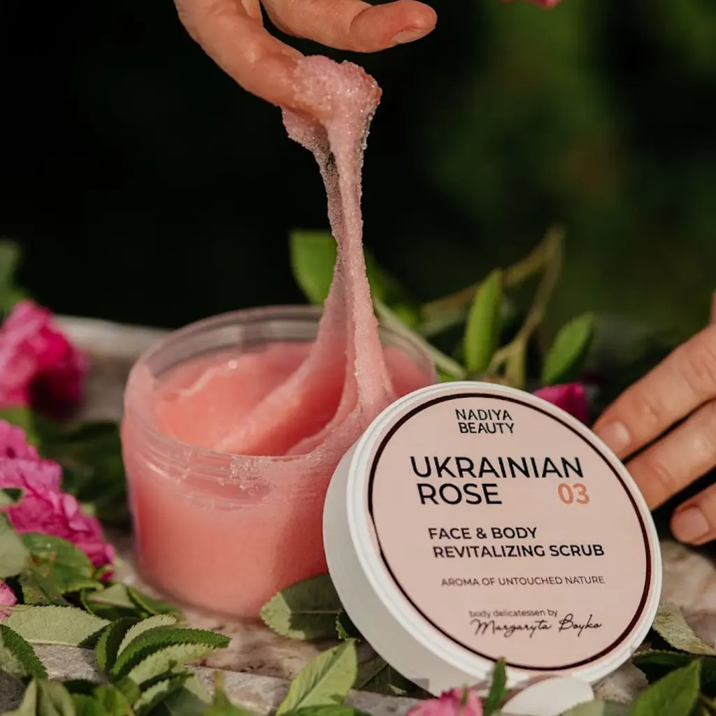 Відновлювальний скраб для обличчя та тіла Ukrainian Rose 200 мл - фото 3