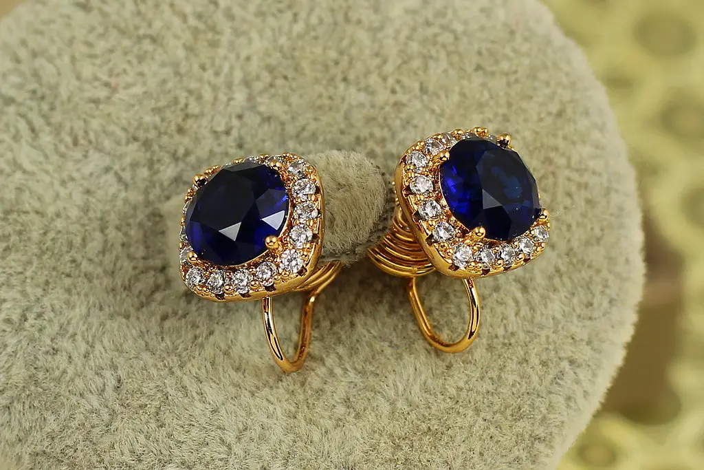 Сережки кліпси Xuping Jewelry Принцеса з синім каменем 11 мм золотисті