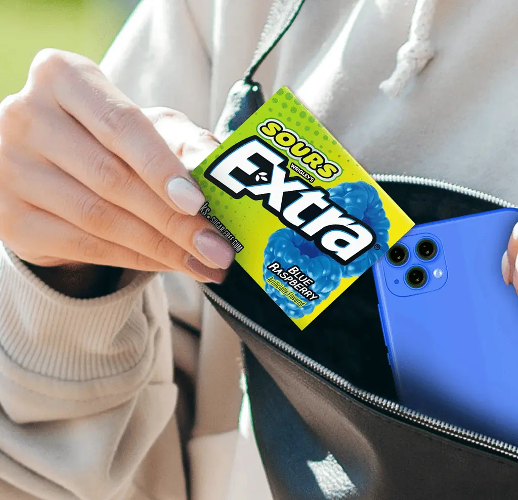 Жувальна гумка Extra Sours Blue Raspberry Sugar Free Chewing Gum 15 стіків - фото 5