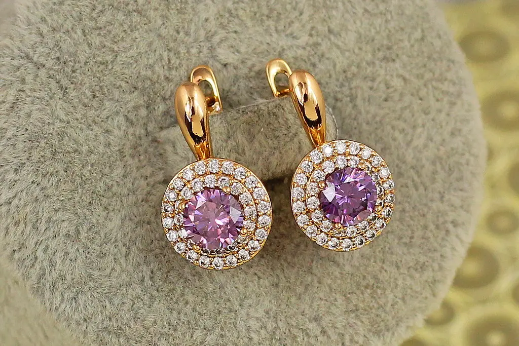 Серьги Xuping Jewelry Мечта с фиолетовым камнем 1,9 см золотистые