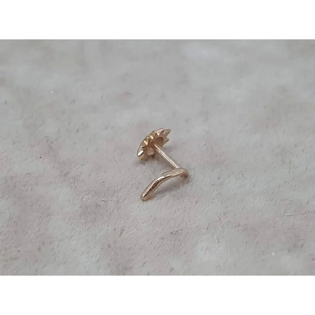 Золотая серьга-пирсинг в нос Dear. 1007 - фото 3