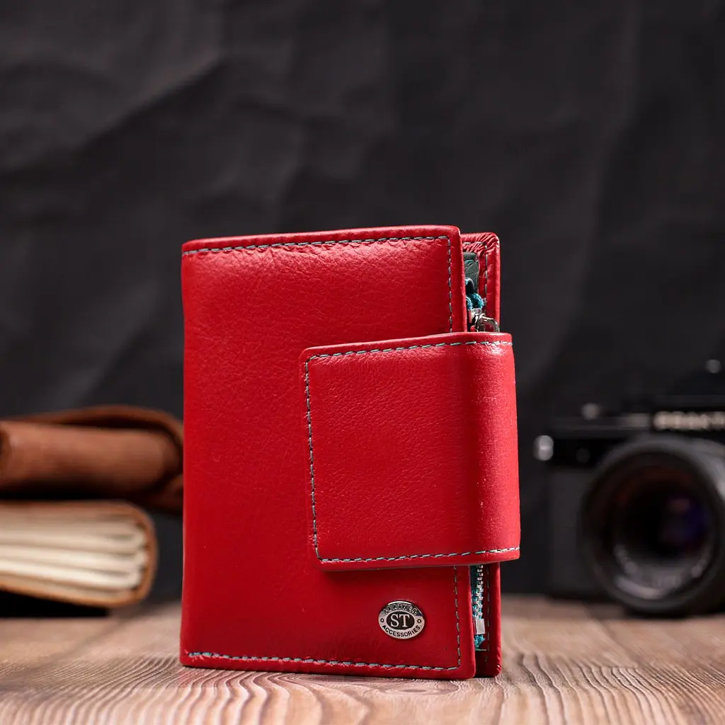 Яскравий шкіряний гаманець для жінок з цікавою монетницею ST Leather 19448 червоний - фото 9