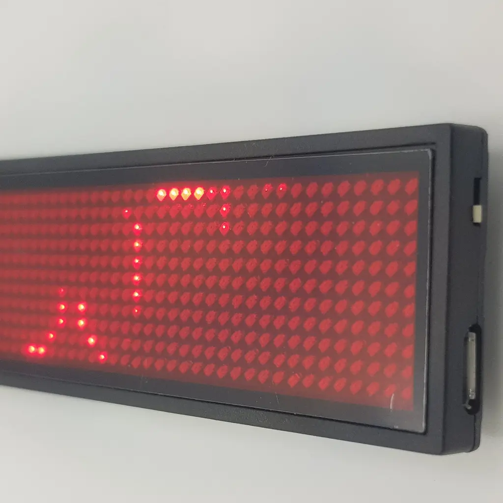 Електронний LED бейдж світлодіодний акумуляторний з рядком, що біжить 96х30 мм B1248 Червоний - фото 5