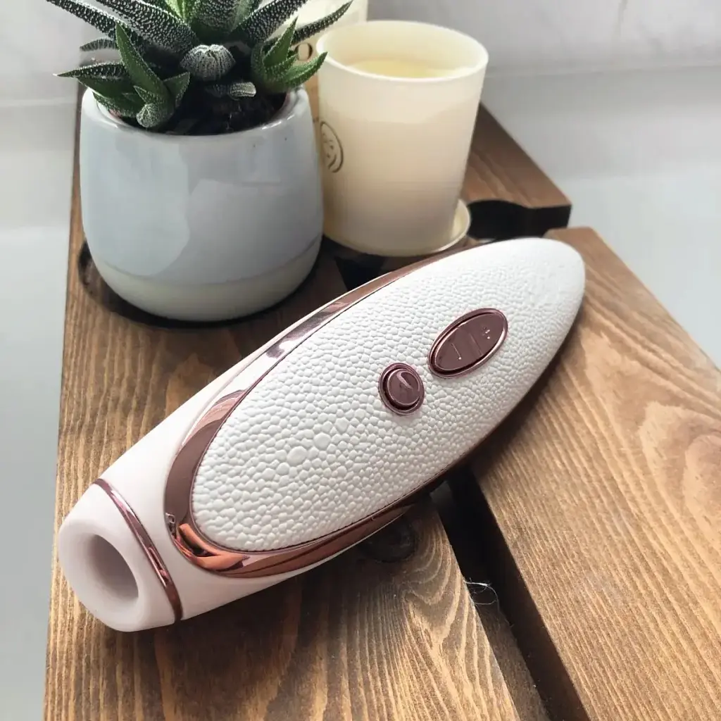 Вакуумний стимулятор клітора Satisfyer Pret A Porter рожевий - фото 3