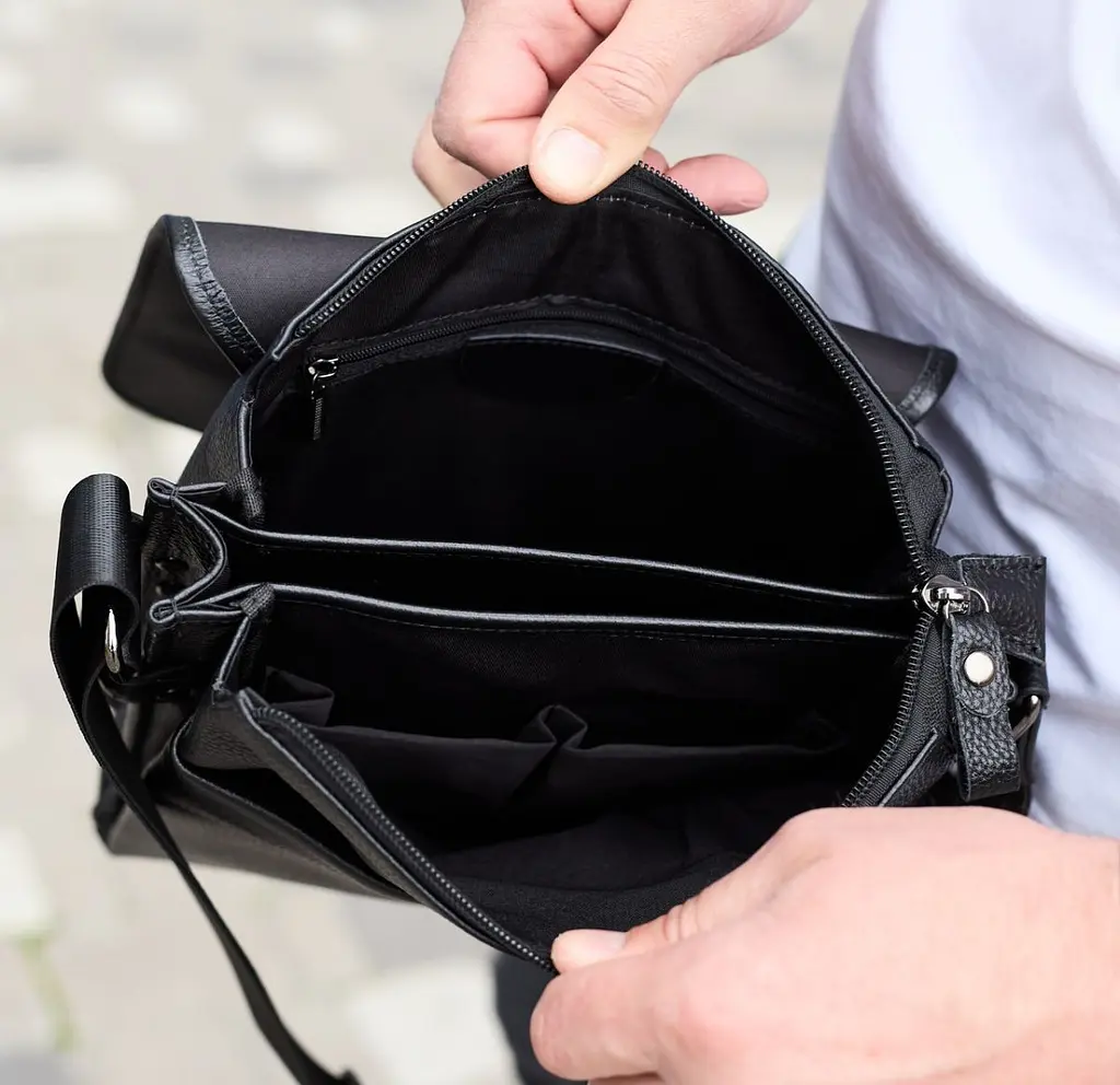Сумка месенджер 21.5x25x7 шкіряна барсетка для чоловіків Tiding Bag 35775 чорна 215 мм - фото 7