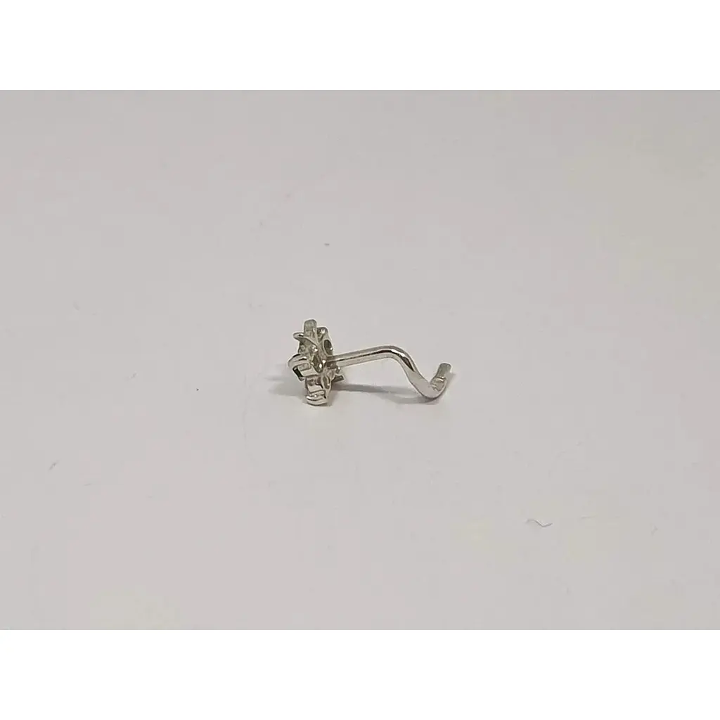 Серебряная серьга-пирсинг в нос Dear. 1041.6С Зеленый - фото 2