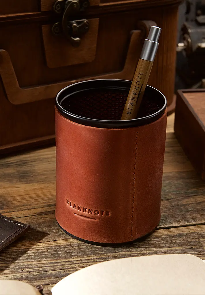 Стакан для ручек в кожаном чехле светло-коричневый Crazy Horse - фото 2