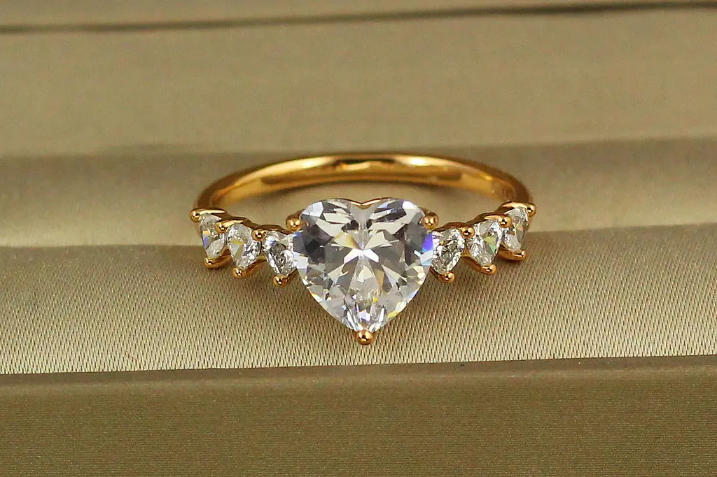 Кільце Xuping Jewelry Сім сердець р 20 золотисте