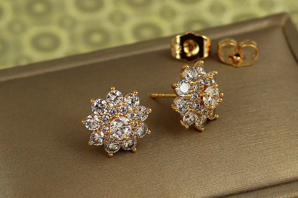 Сережки гвоздики Xuping Jewelry пухнаста сніжинка 1.3 см золотисті - фото 2