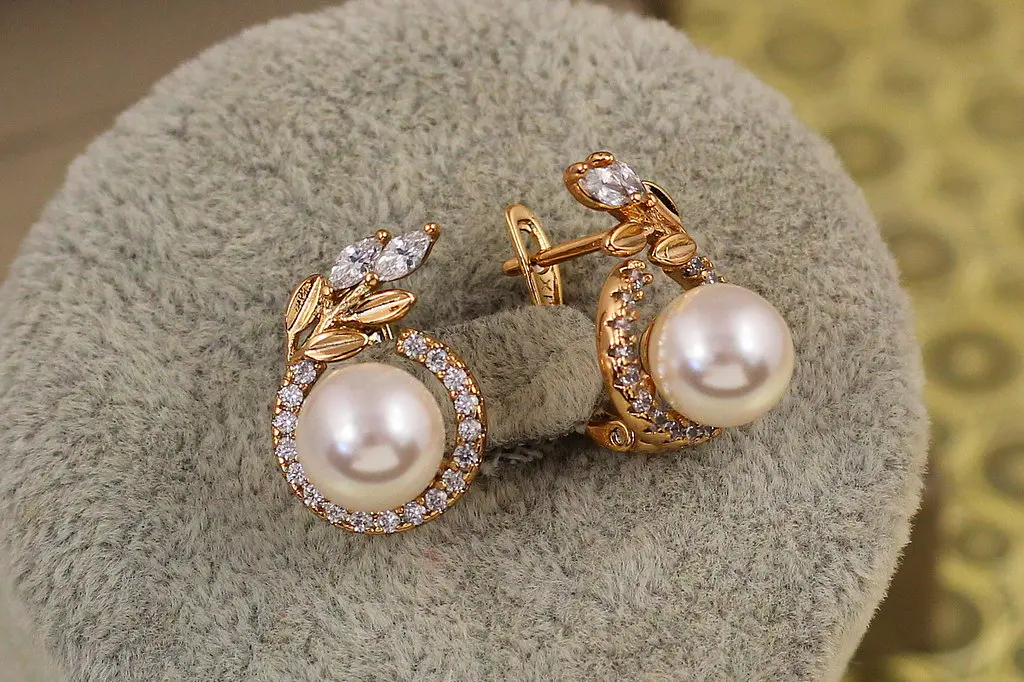 Сережки Xuping Jewelry Лаври з перлинами 1,6 см золотисті - фото 2