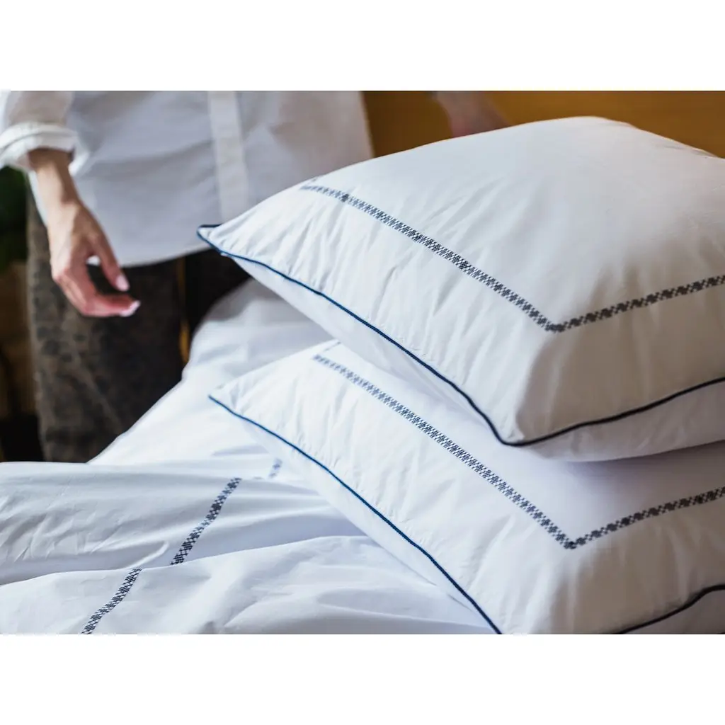 Комплект постільної білизни Ecotton Premium євро перкаль вишивка з синім кантом (25140) - фото 7