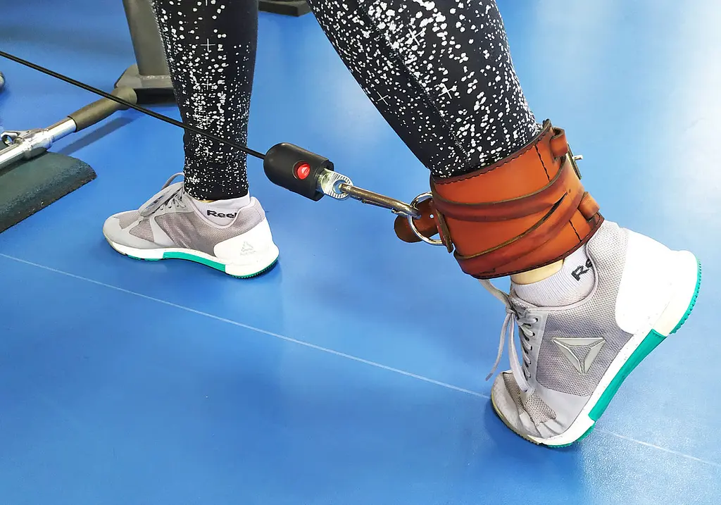 Манжета EasyFit F8 коричнева для тяги на тренажері (шкіра) - фото 3