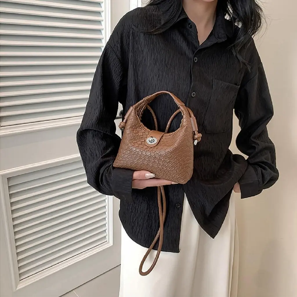 Маленьке плетене крос боді екошкіра Lilly P1-913DB коричневе - фото 3
