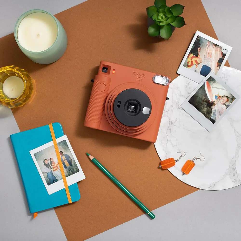 Подарунковий набір фотоапарат Fujifilm Instax Square SQ1, Фотопапір 80 шт, Прозорий чохол, Фотоальбом 80 фото Помаранчевий - фото 10