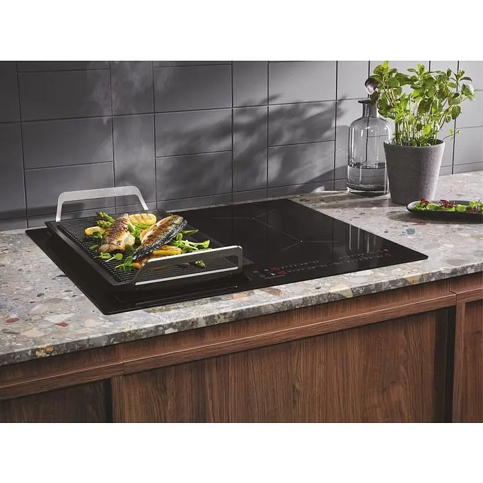 Варильна поверхня Electrolux індукційна 60 см розширена зона Hob2Hood чорний матовий - фото 2